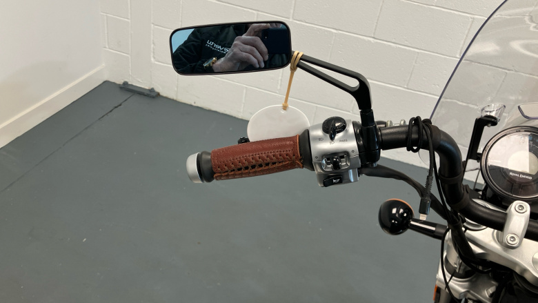 Royal Enfield Super Meteor 650 Celestial (23MY)